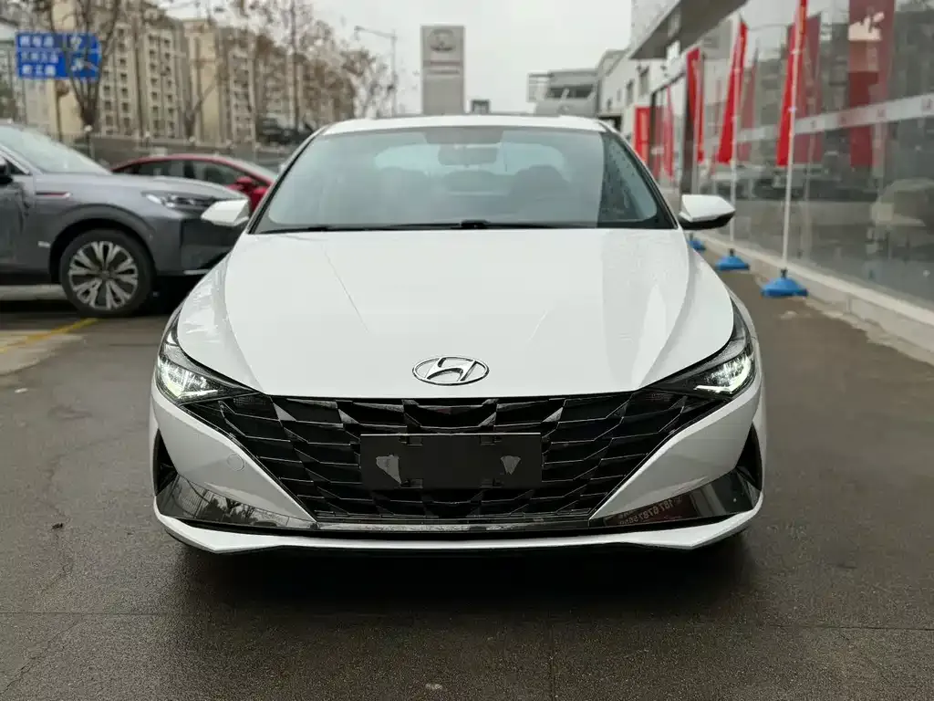 Hyundai Elantra — фото 7