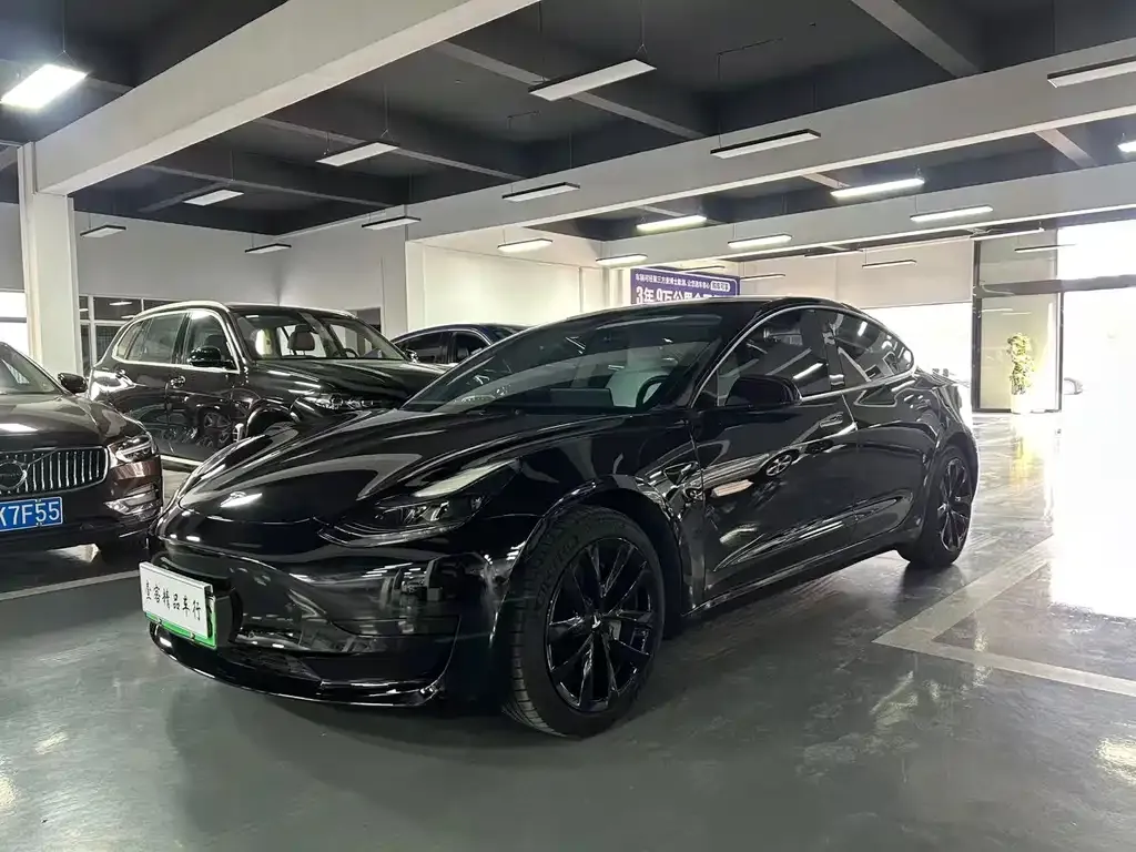 Tesla Model 3 — фото 1