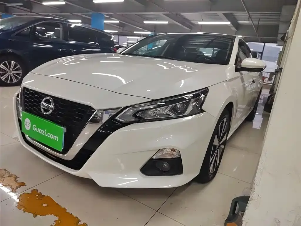 Nissan Teana — фото 1
