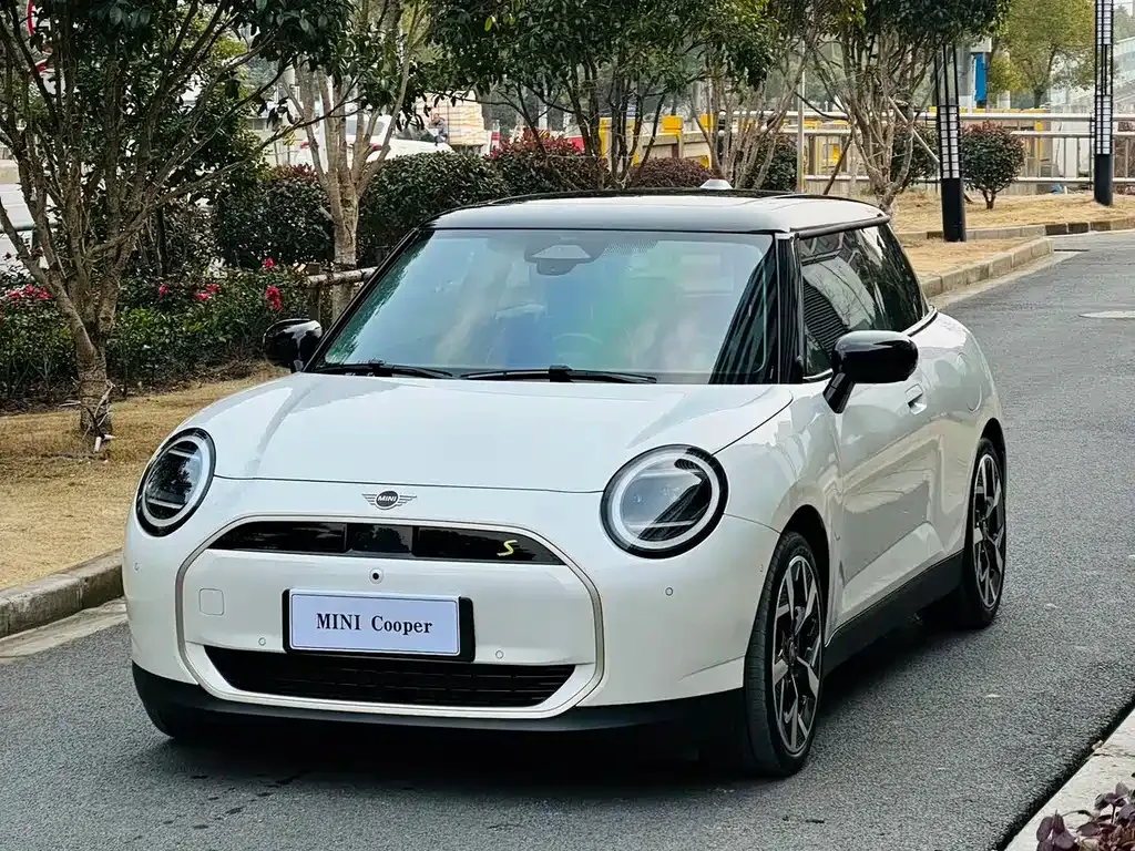 MINI Cooper EV — фото 1