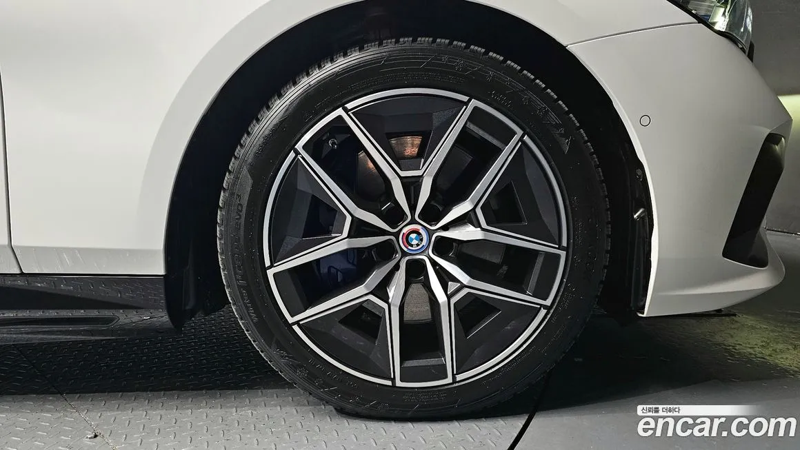 BMW i5 — фото 8