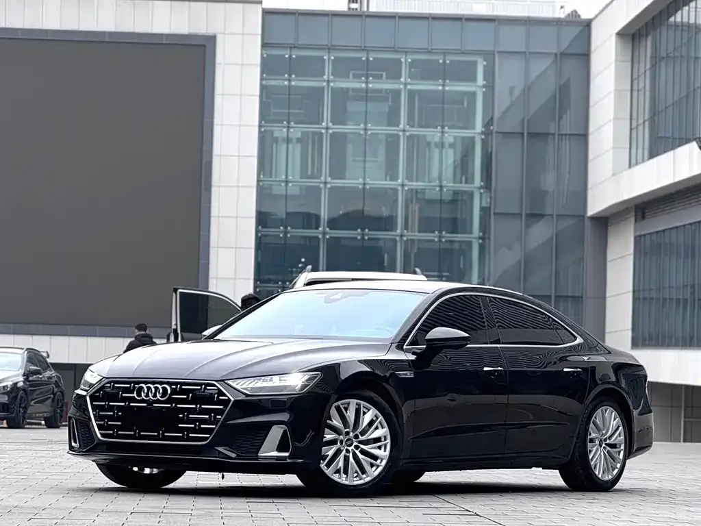 Audi A7L — фото 1