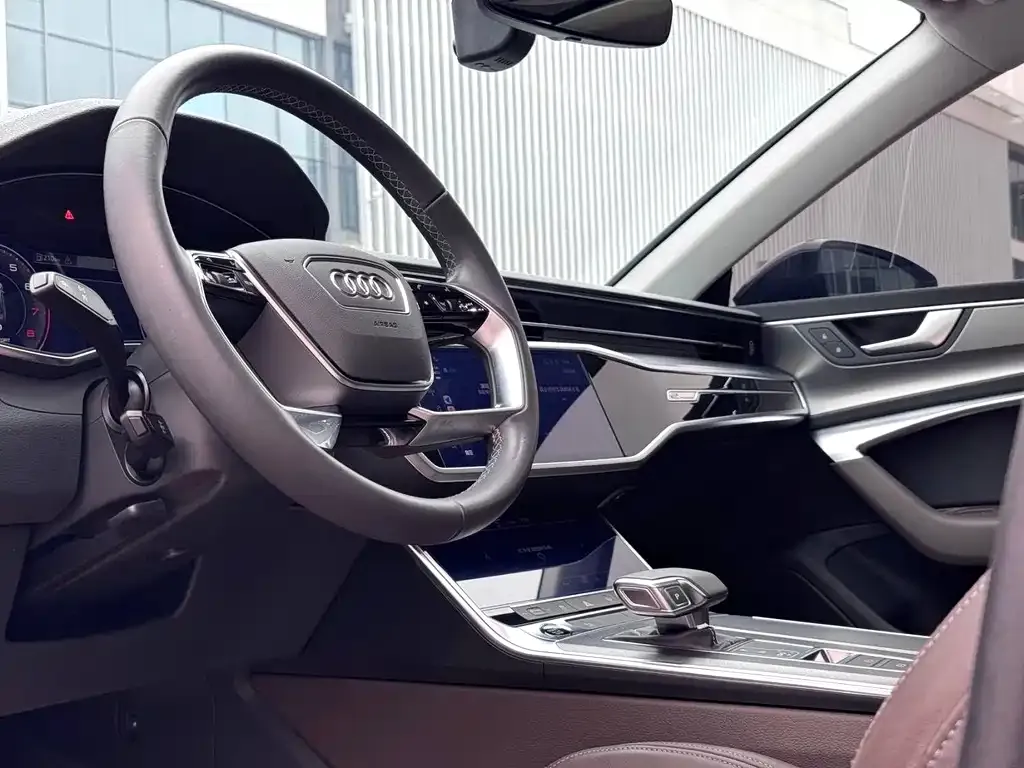 Audi A7L — фото 2
