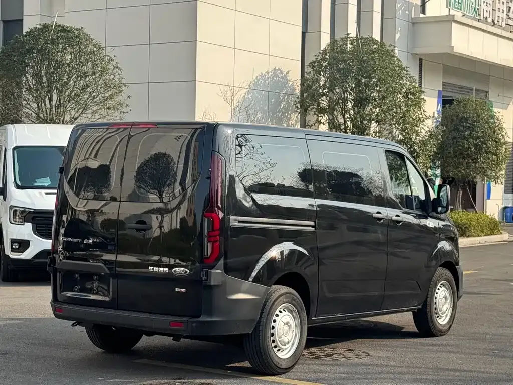 Ford Transit — фото 3