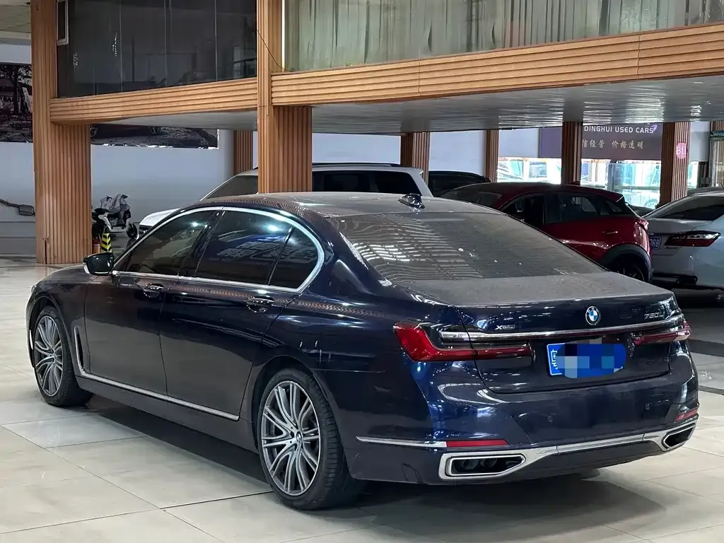 BMW 7 Series — фото 10