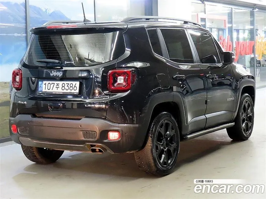 Jeep Renegade — фото 10