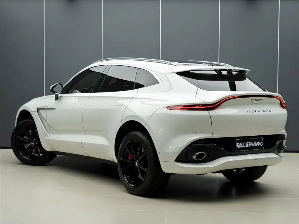 Aston Martin DBX — фото 7