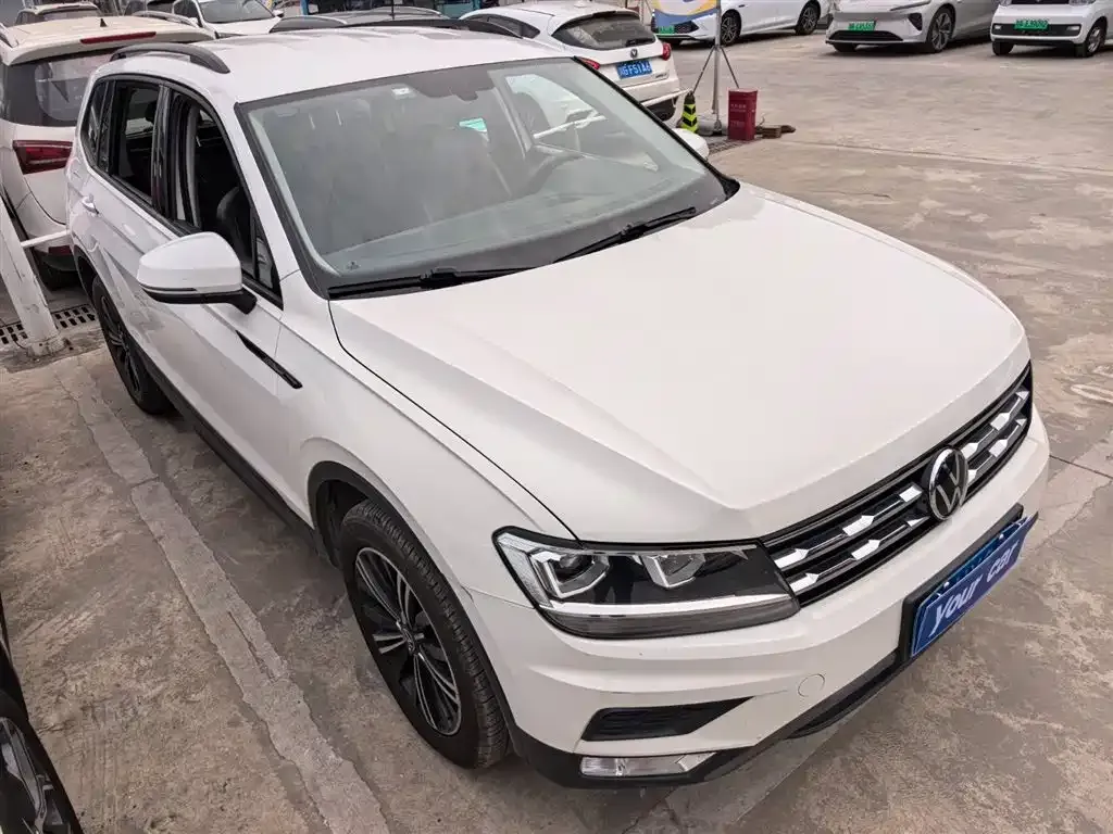 Volkswagen Tiguan L — фото 10