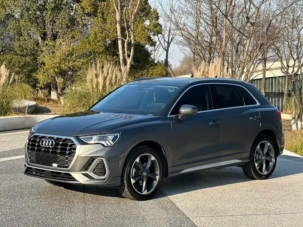 Audi Q3 — фото 1