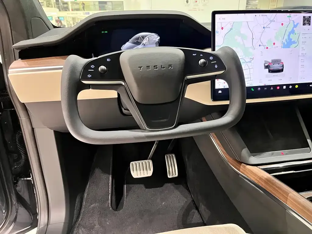Tesla Model X — фото 10