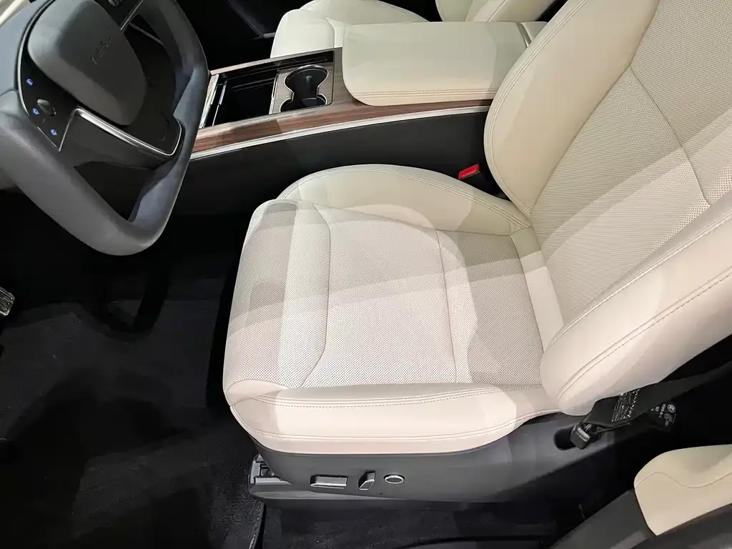 Tesla Model X — фото 7