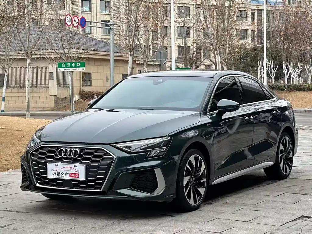 Audi A3 — фото 1