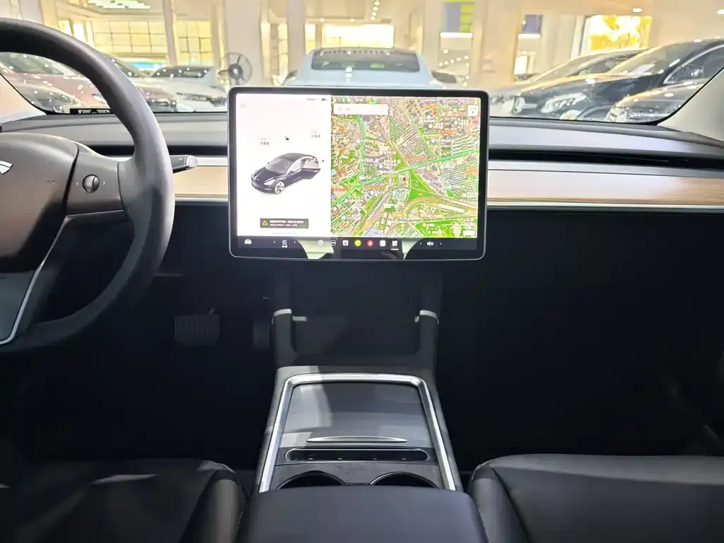 Tesla Model 3 — фото 8