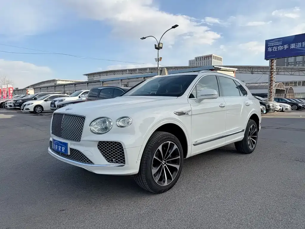 Bentley Bentayga — фото 1