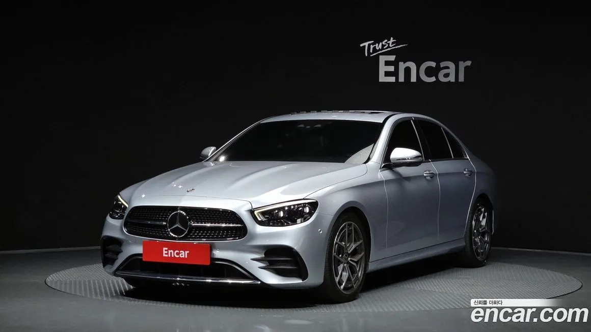 Mercedes-Benz E-Class — фото 1