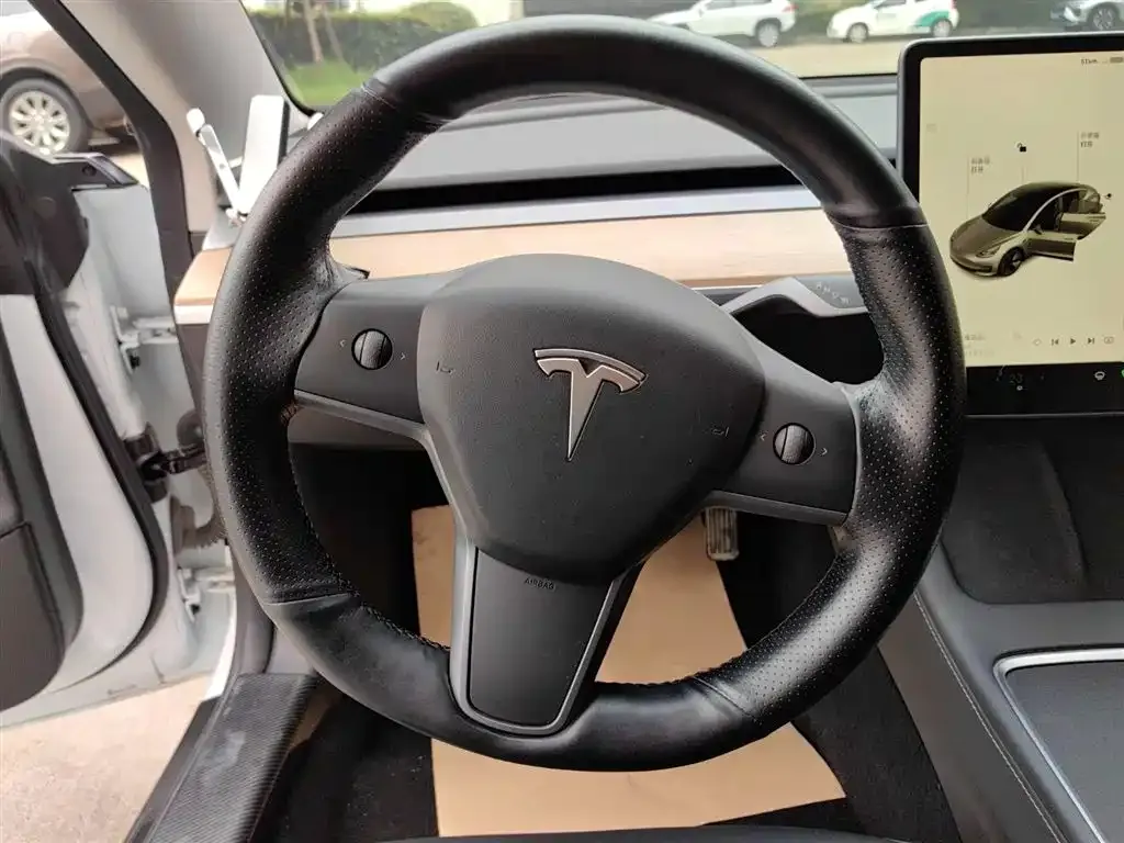 Tesla Model 3 — фото 5