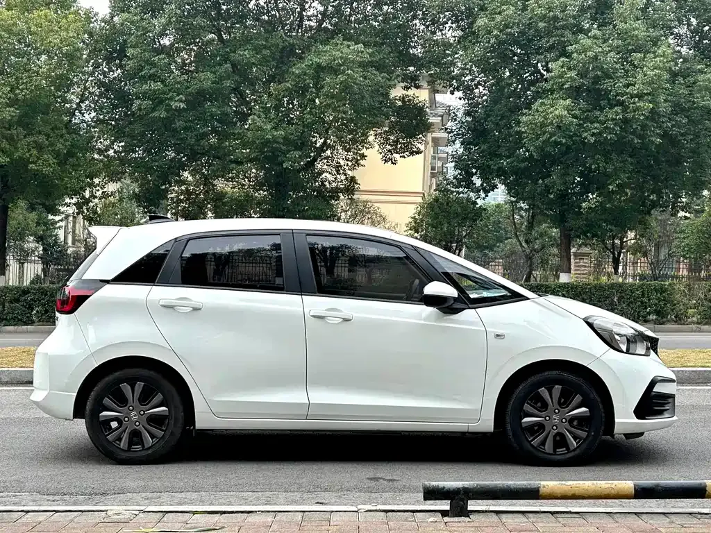 Honda Fit — фото 8