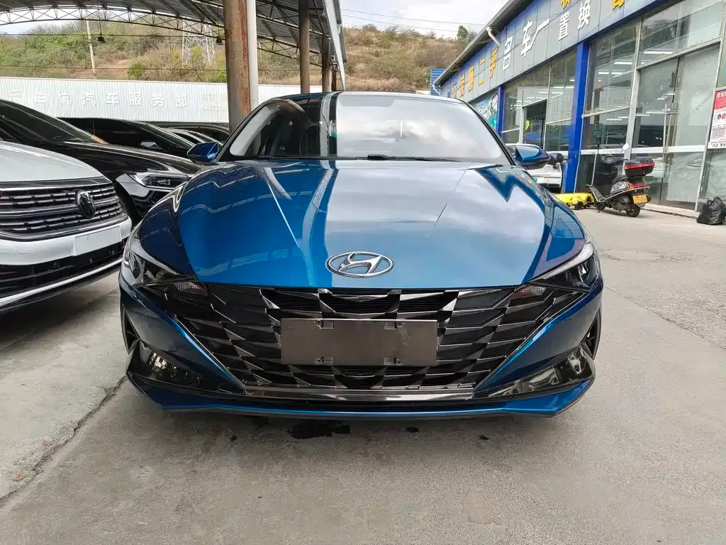Hyundai Elantra — фото 2