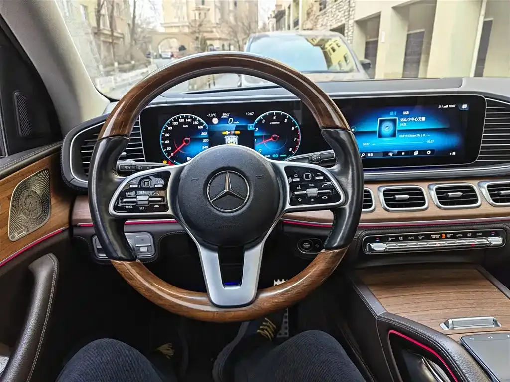 Mercedes-Benz GLS — фото 8