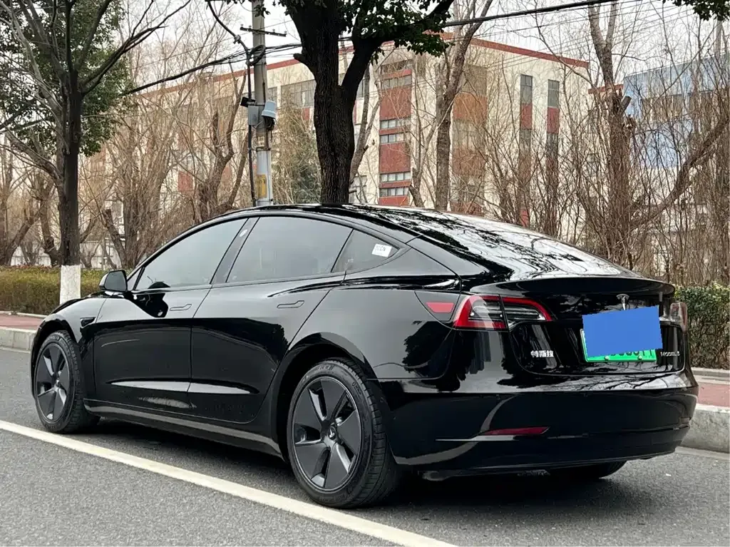 Tesla Model 3 — фото 5