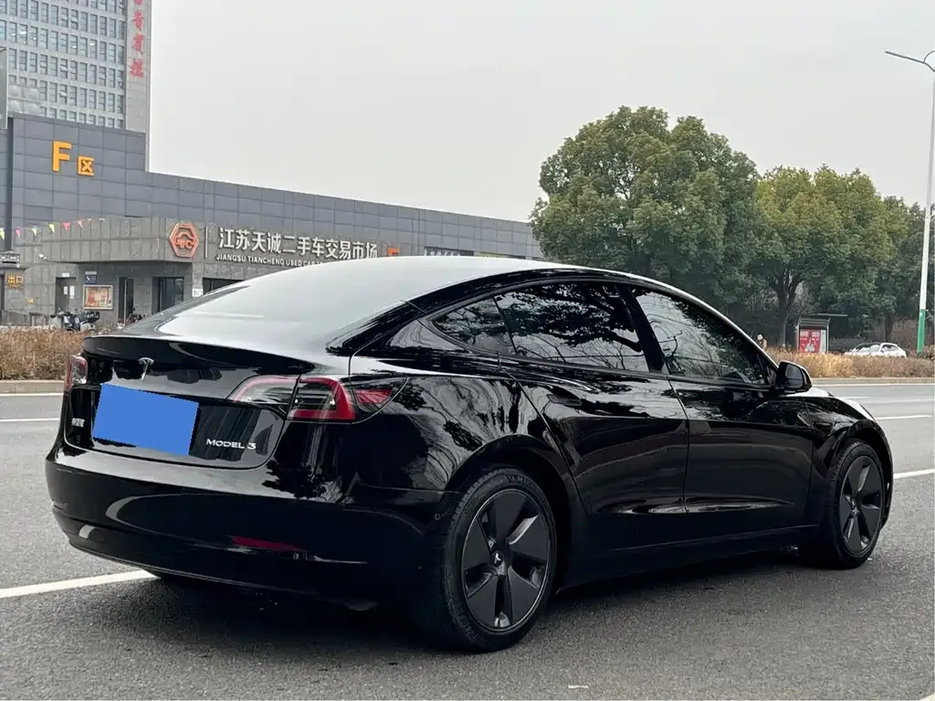 Tesla Model 3 — фото 3