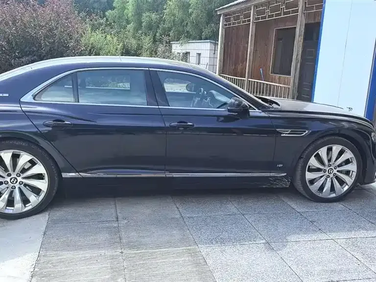 Bentley Flying Spur — фото 8
