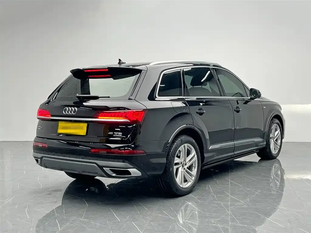 Audi Q7 — фото 6