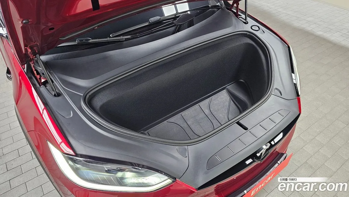 Tesla Model X — фото 9
