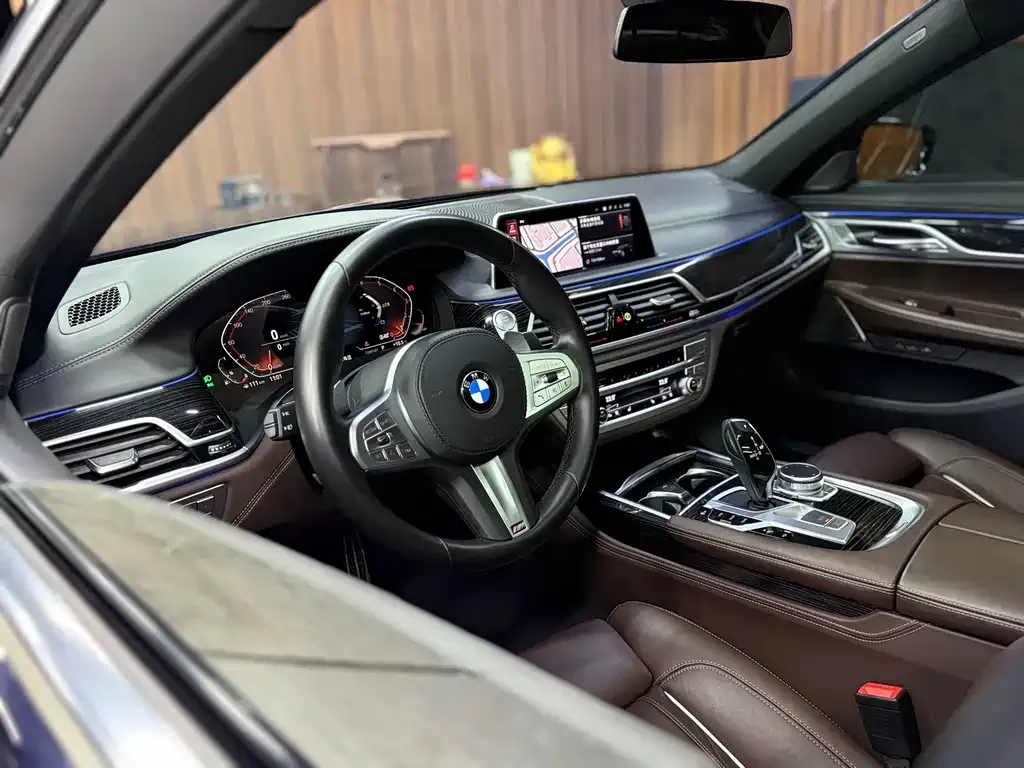 BMW 7 Series — фото 9