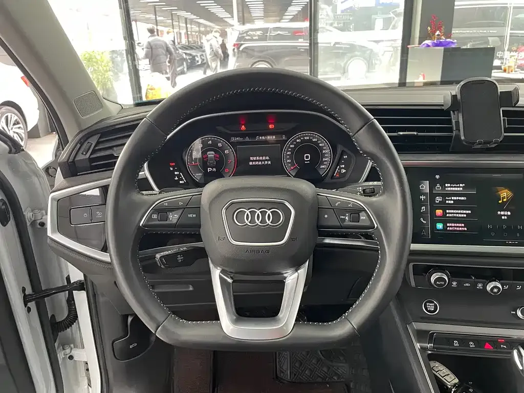 Audi Q3 — фото 5