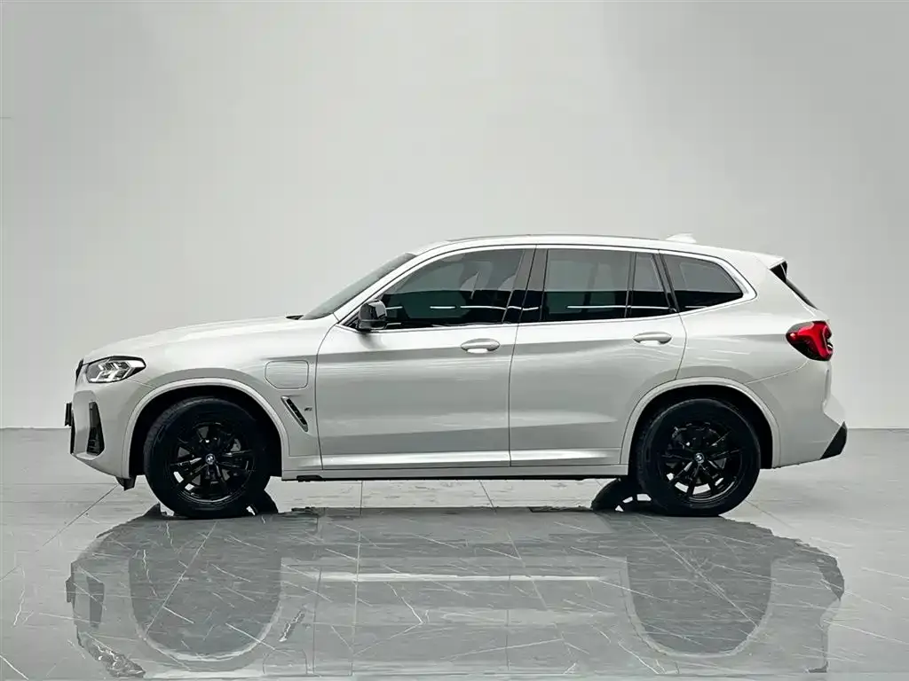 BMW iX3 — фото 4