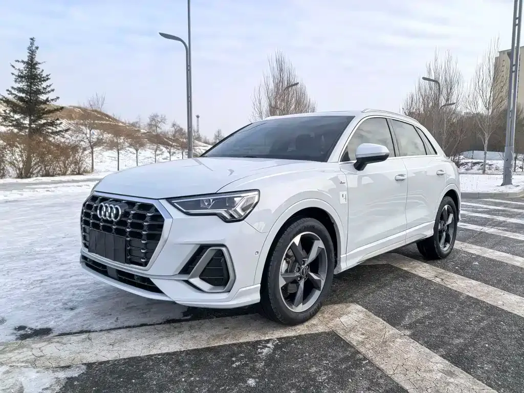 Audi Q3 — фото 1