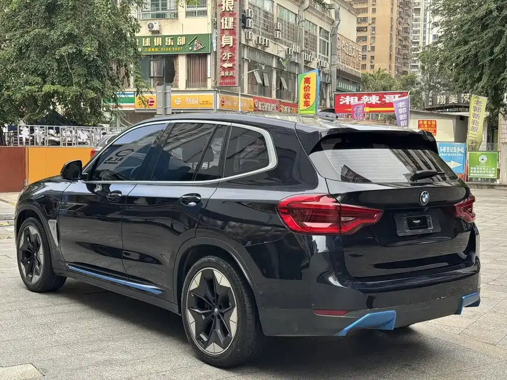 BMW iX3 — фото 2
