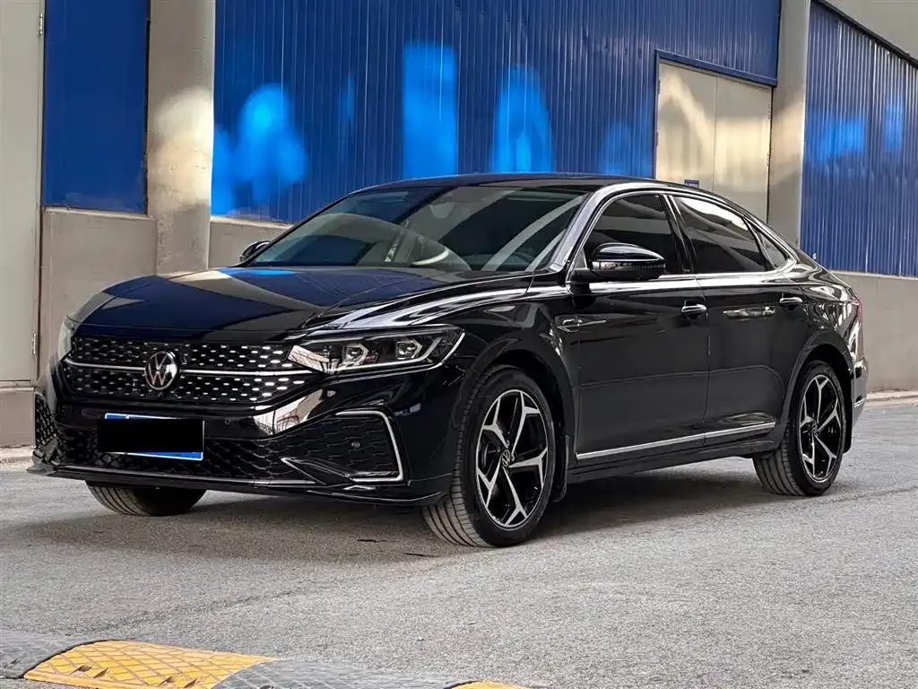 Volkswagen Passat — фото 1