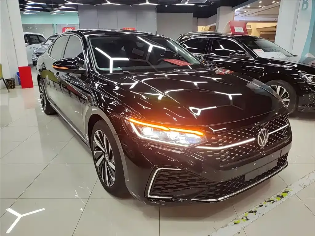 Volkswagen Passat — фото 4