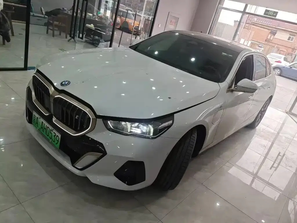 BMW i5 — фото 1