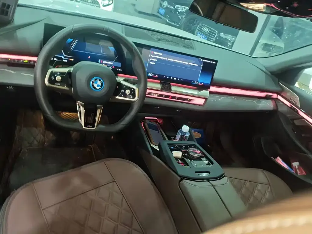 BMW i5 — фото 6