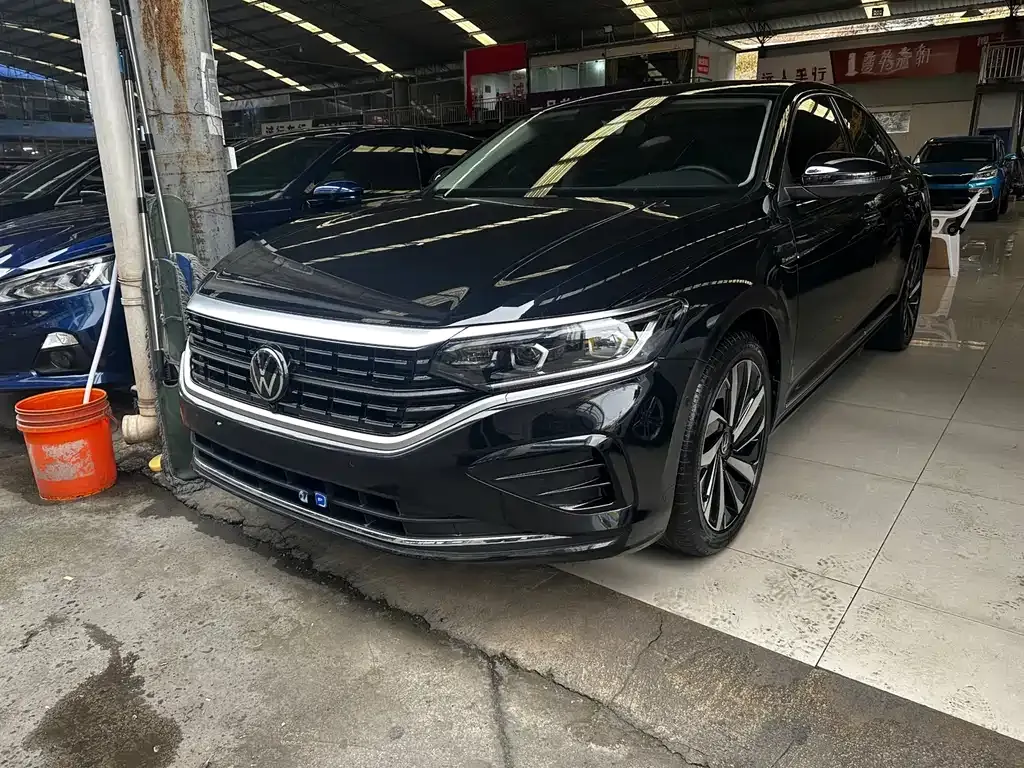 Volkswagen Passat — фото 1