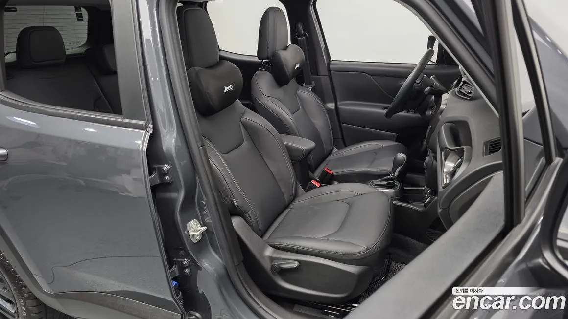 Jeep Renegade — фото 10