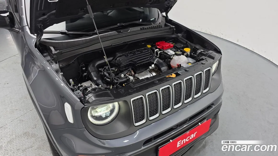 Jeep Renegade — фото 9