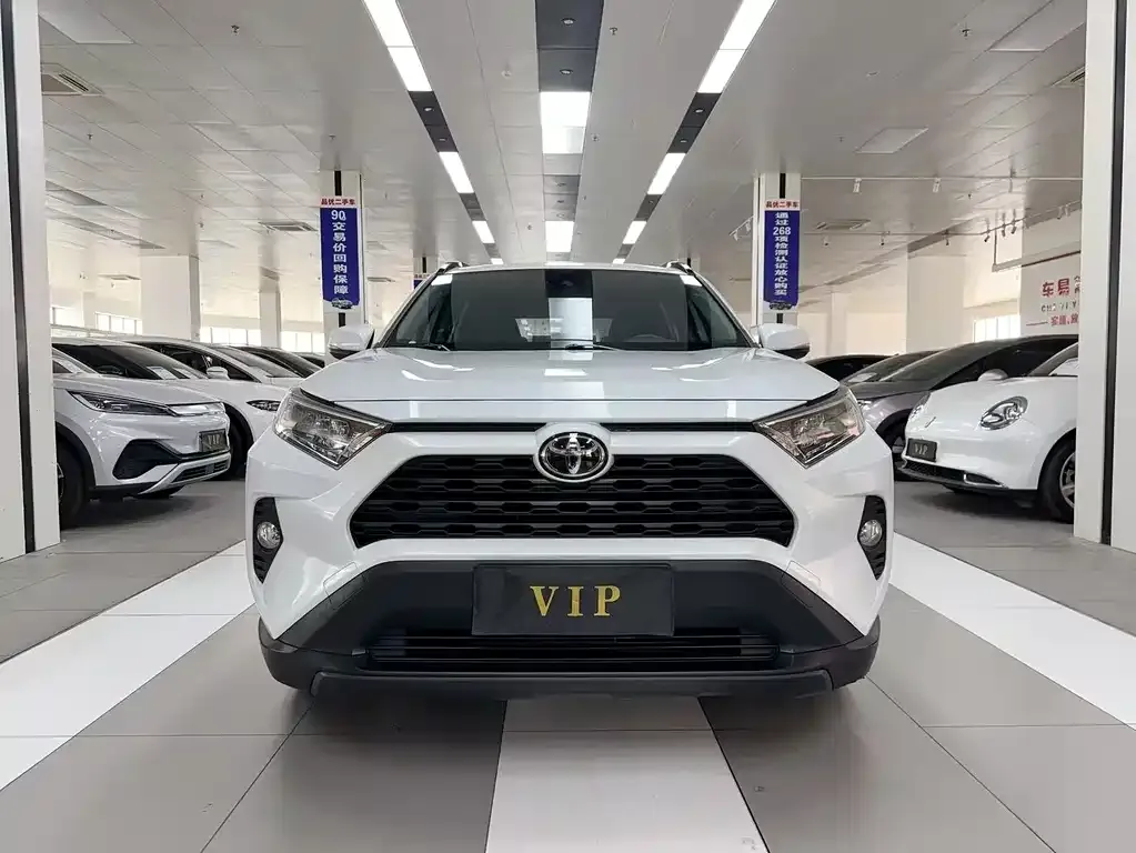Toyota RAV4 — фото 5