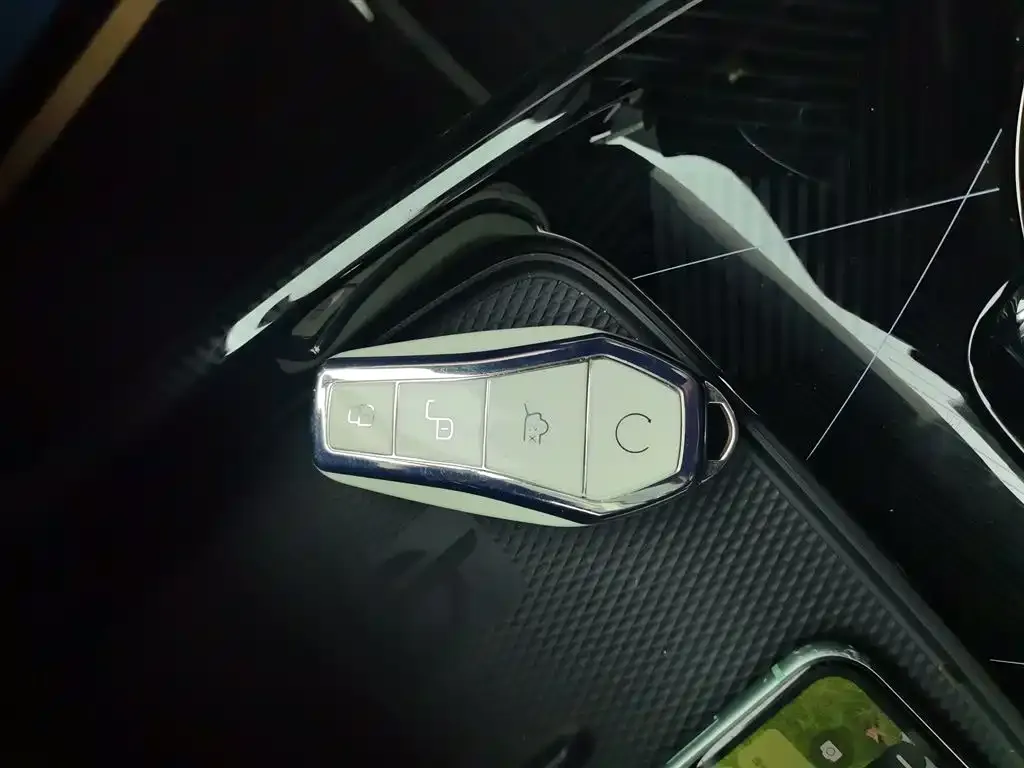 BYD Seal — фото 4