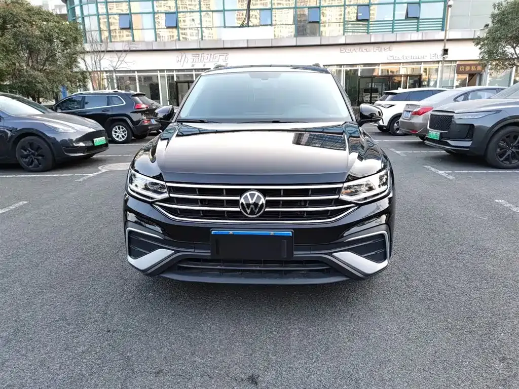 Volkswagen Tiguan L — фото 7