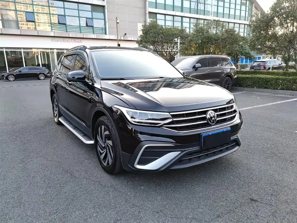Volkswagen Tiguan L — фото 6