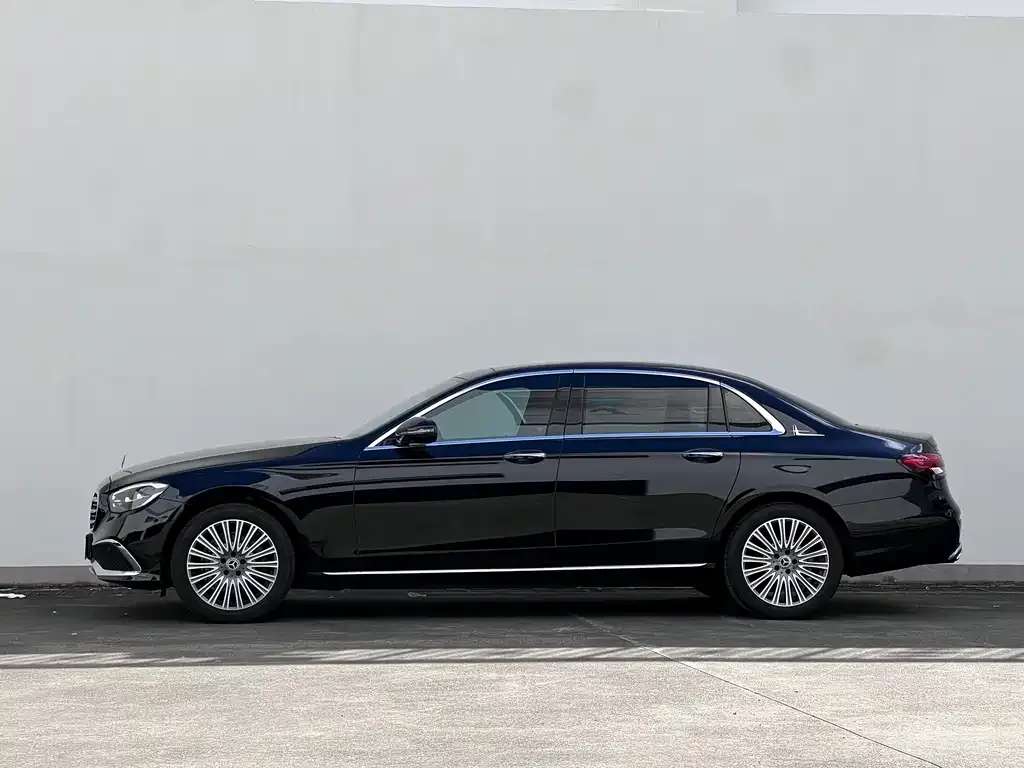 Mercedes-Benz E-Class — фото 4
