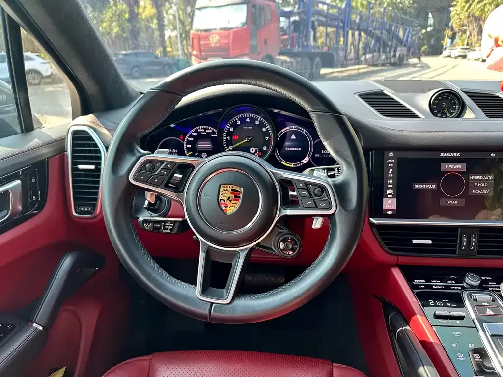 Porsche Cayenne Hybrid — фото 6