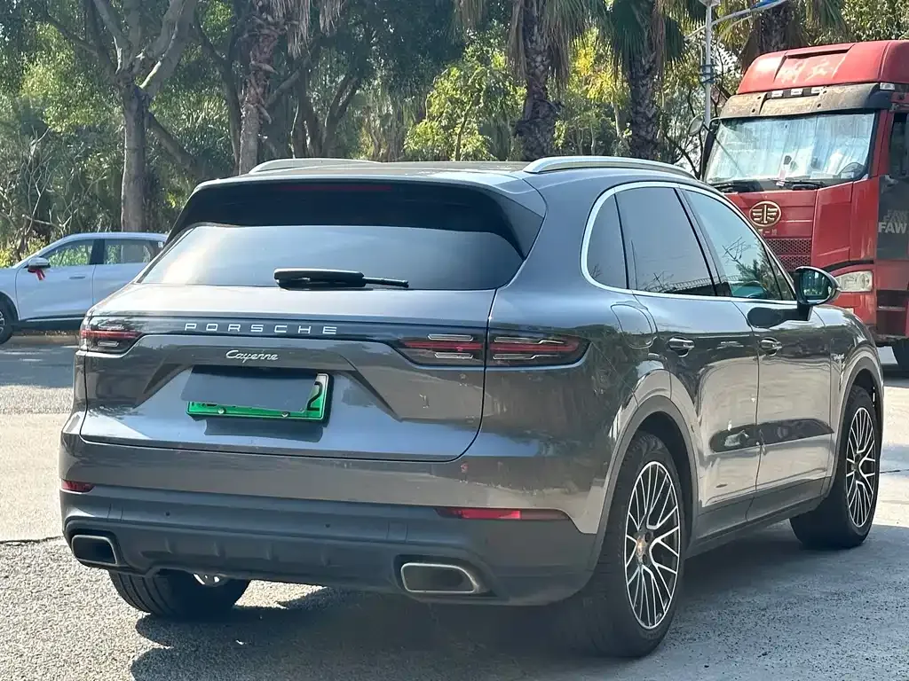 Porsche Cayenne Hybrid — фото 5
