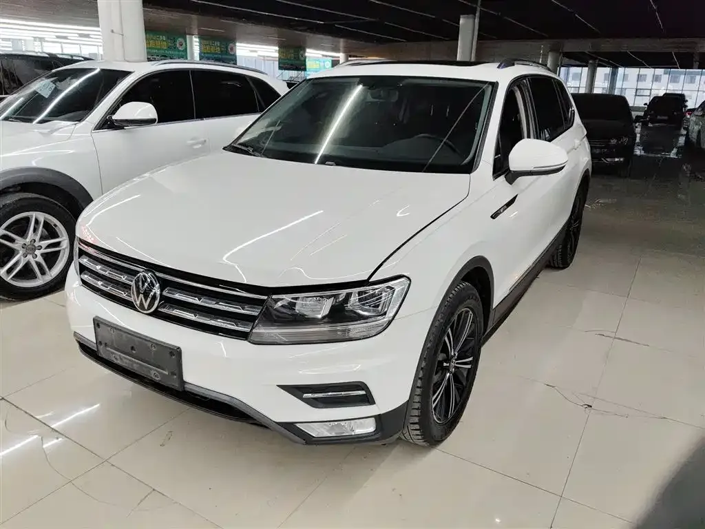 Volkswagen Tiguan L — фото 1