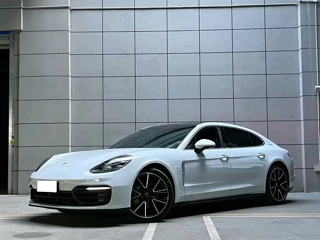 Porsche Panamera — фото 1