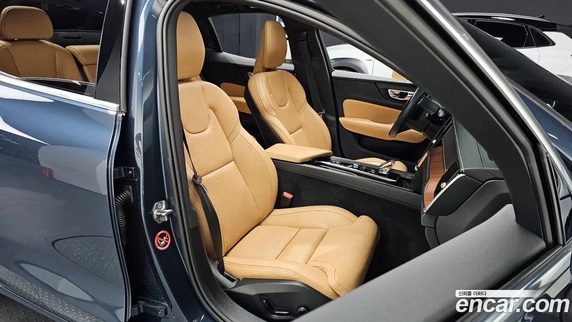 Volvo S60 — фото 10